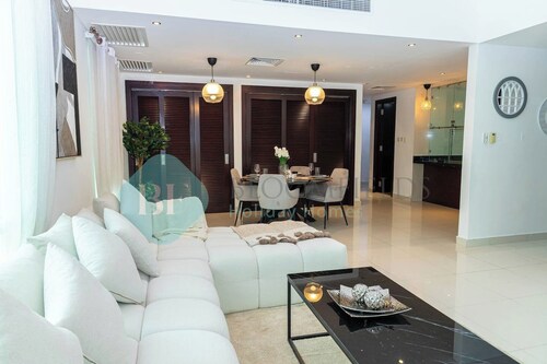 Bloomfields 2BR Townhouse Marina Square AlReem