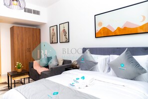 Cofres nos quartos, ferros/tábuas de passar roupa, Wi-Fi de cortesia