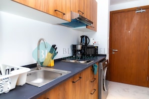 Frigorifero, microonde, forno, macchina per tè/caffè