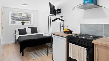 1 Schlafzimmer, BĂŒgeleisen/BĂŒgelbrett, kostenloses WLAN, BettwĂ€sche