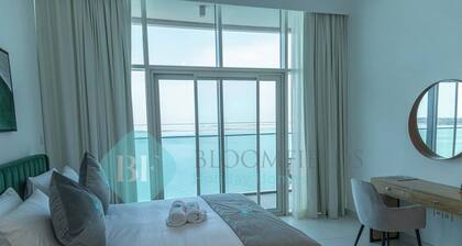 Bloomfields Modern 1BR in Thalassa Beach Front