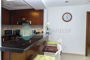 Fridge, microwave, oven, coffee/tea maker