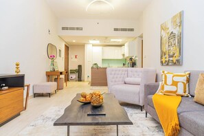 TV - Bloomfields Splendid 1BR in Al Jaddaf (Dubai)