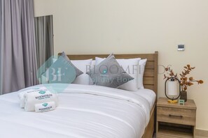 Safe på rommet, strykejern/-brett, wi-fi (inkludert) og sengetøy