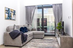 TV - 404-Bloomfields Modern 2BR Azizi Gardens (Dubai)