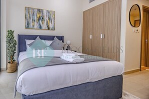 Safe på rommet, strykejern/-brett, wi-fi (inkludert) og sengetøy