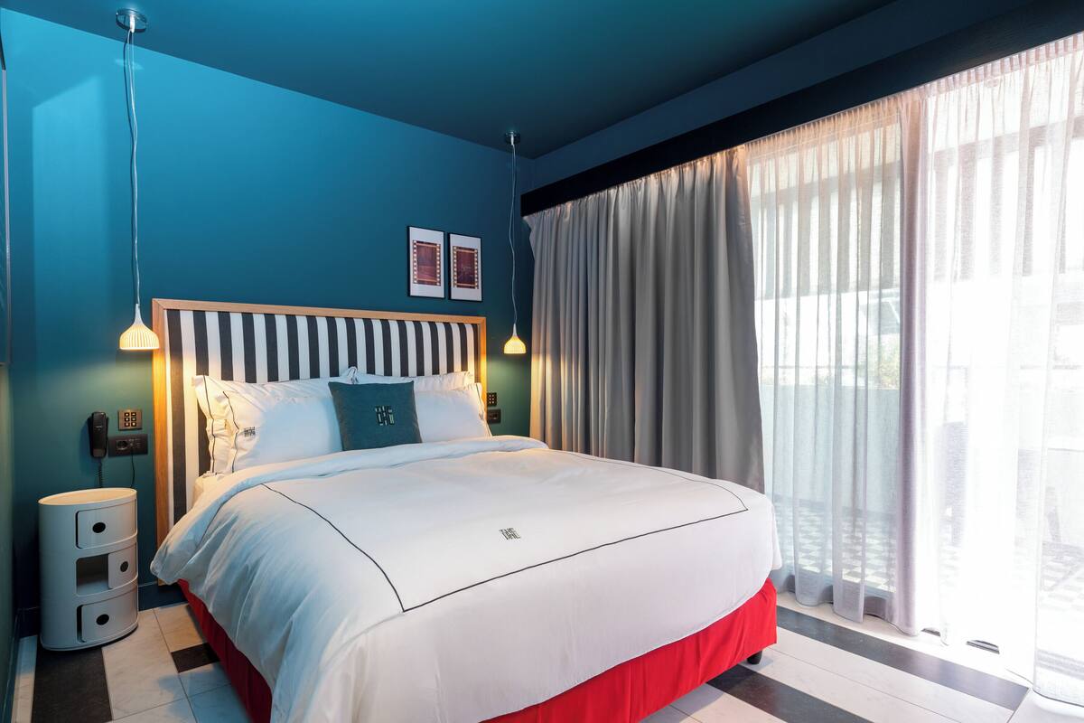 UpBeat Deluxe Escape | 1 bedroom, in-room safe, desk, laptop workspace