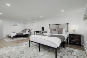 3 chambres, bureau, fer et planche à repasser, accès au Wi-Fi (inclus)