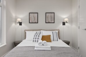 3 chambres, bureau, fer et planche à repasser, accès au Wi-Fi (inclus)