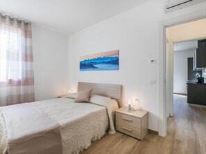 3 bedrooms, travel cot, free WiFi, bed sheets