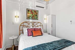 2 bedrooms, iron/ironing board, travel cot, free WiFi