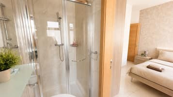 Premium Apartment, Valley View | Bathroom