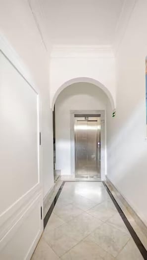 Elevator - Arzella Apartments (Munxar)