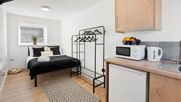 1 Schlafzimmer, BĂŒgeleisen/BĂŒgelbrett, kostenloses WLAN, BettwĂ€sche