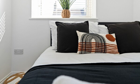 1 habitación, tabla de planchar con plancha, wifi gratis y ropa de cama