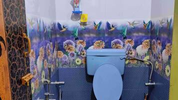 Doccia, sapone, carta igienica