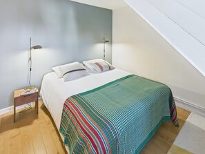 4 bedrooms, iron/ironing board, free WiFi