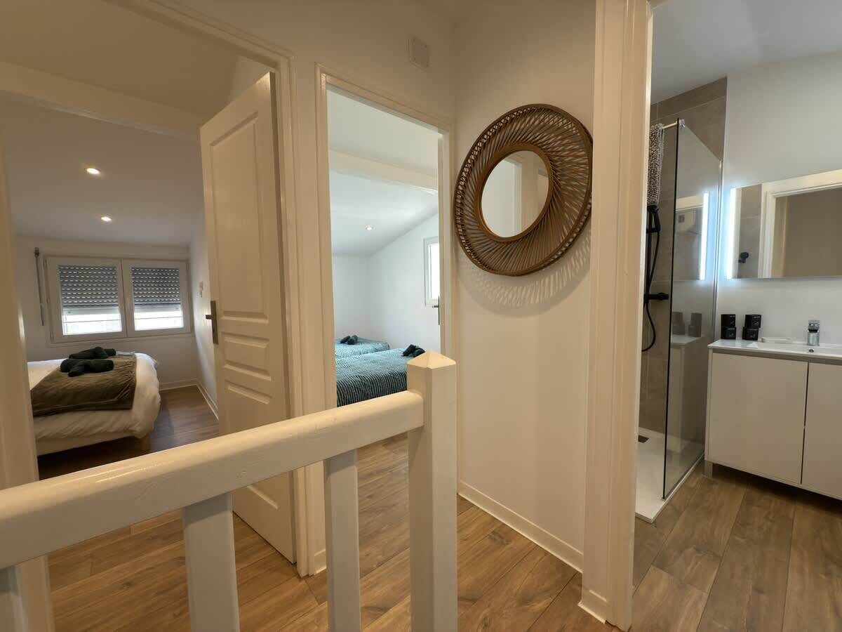 2 slaapkamers, een strijkplank/strijkijzer, wifi, beddengoed