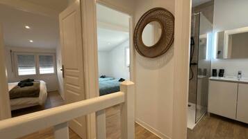 2 slaapkamers, een strijkplank/strijkijzer, wifi, beddengoed