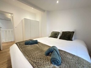 2 soverom, strykejern/-brett, wi-fi og sengetøy