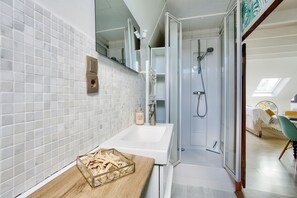 Douche, séchoir à cheveux