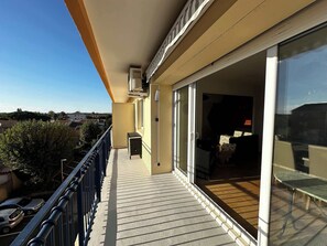 Property grounds - Valras-Plage Family Getaway: Beach, Balcony & Parking! (Valras-Plage)