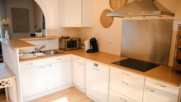 Réfrigérateur, micro-ondes, four, lave-vaisselle