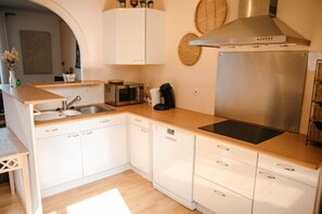 Fridge, microwave, oven, dishwasher