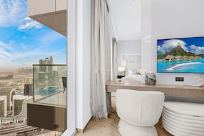 4 bedrooms, desk, iron/ironing board, WiFi