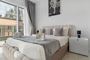 2 bedrooms, desk, iron/ironing board, WiFi