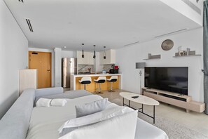 2 bedrooms, desk, iron/ironing board, WiFi