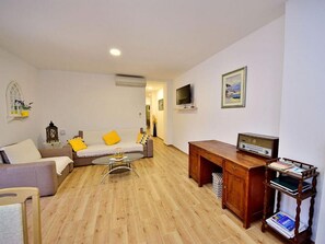 TV - Holiday Home Amaya (Vrgorac)