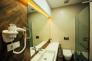 吹风机、毛巾、肥皂、洗发水