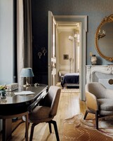 Suite Mélusina | Living area | 55-inch LED TV with satellite channels