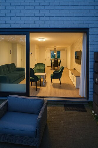 20 minutes to Amsterdam