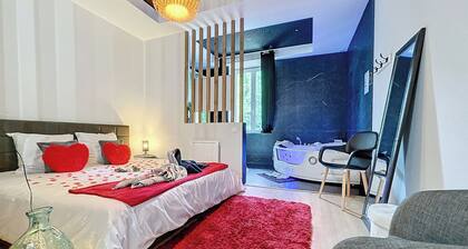 Romantic loft with private Jacuzzi