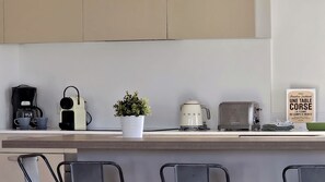 Private kitchen - Vista luxury villa - Private pool - Panoramic view of Lake Padula (OLETTA)