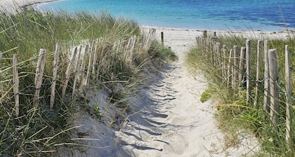 CHARMING HOUSE WITH LARGE ENCLOSED GARDEN 400M FROM THE BEACHES