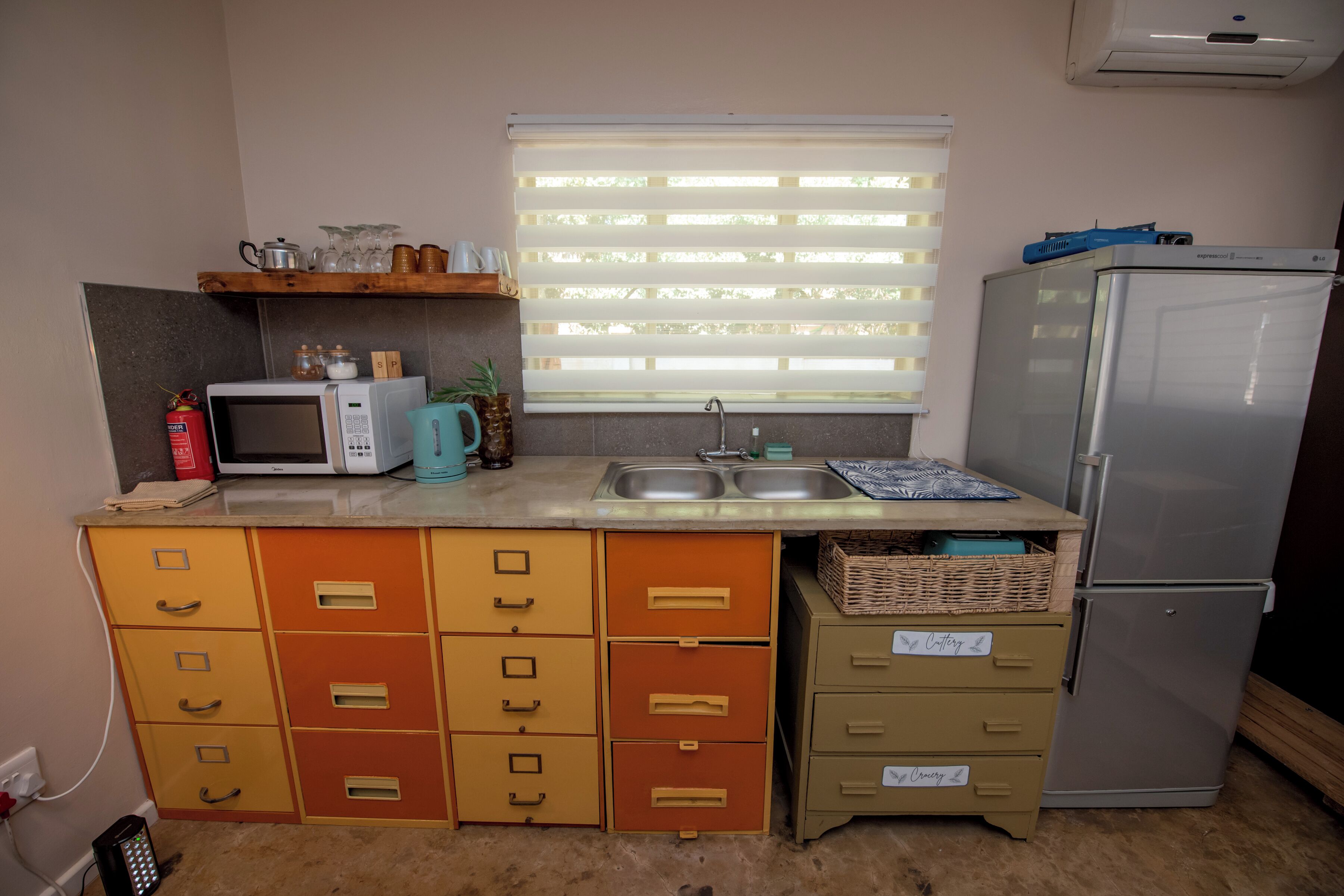 Family Studio, Multiple Beds, Non Smoking, Kitchenette | Private kitchen | Mini-fridge, microwave, cookware/dishes/utensils