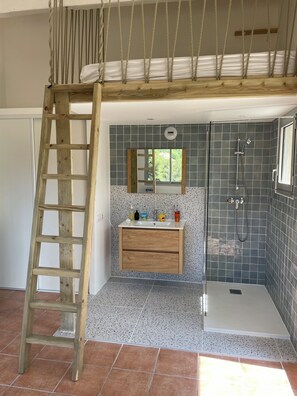 Shower, hair dryer, towels, soap - Villa d'archi Aix & Marseille, garden & heated pool / -10% Early booking! (Peypin)