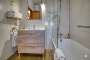 Apartment, 2 Schlafzimmer, barrierefrei, Raucher | Badezimmer | Toilettenpapier