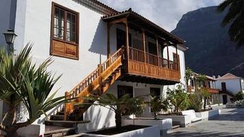 Apartment, 2 Bedrooms, Accessible, Smoking | Exterior