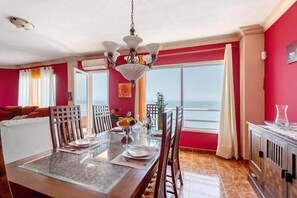 Departamento, 3 habitaciones, para fumadores, balcón | Comedor