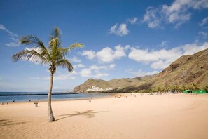 Una playa cerca