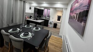A modern kitchen with a built-in oven, microwave, and a small window. - BetaHouse -3BR -Pool Table -Free Parking -Spacious (Greater Manchester)