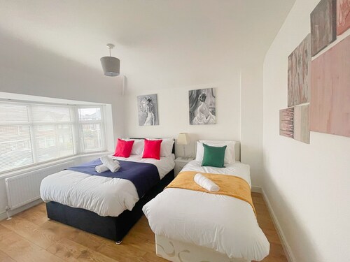 BetaHouse -3BR -Pool Table -Free Parking -Spacious
