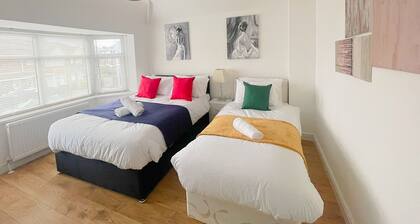 BetaHouse -3BR -Pool Table -Free Parking -Spacious