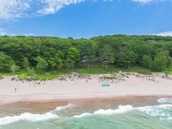 Plage, chaises longues