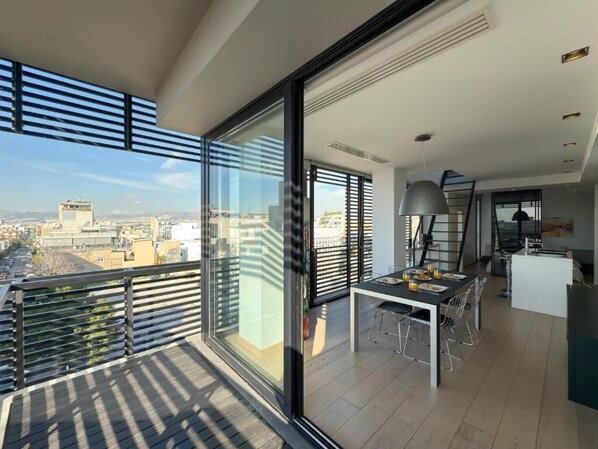 Outdoor dining - Luxury Loft with Private Jacuzzi (Athina)