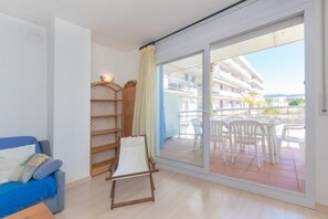 TV - Lovely flat overlooking the pool AV-70 (ROSES)